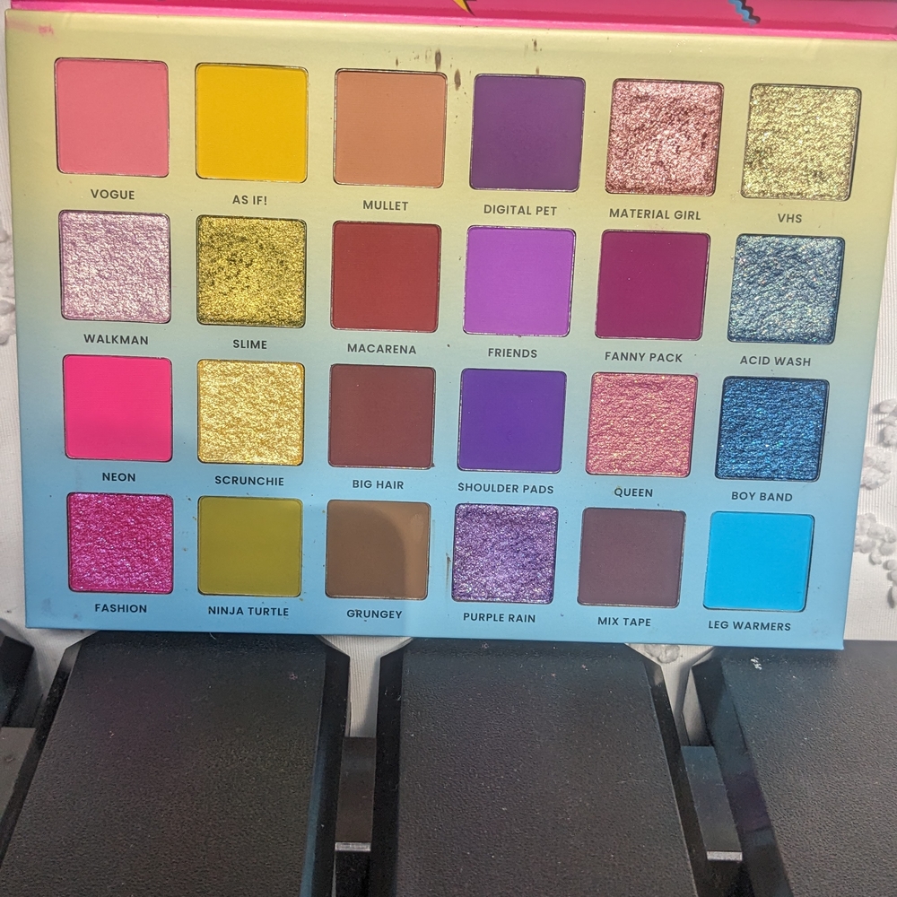 Ace Beaute Colorful Eyeshadow Palette with Pink, Purple, and Gold
